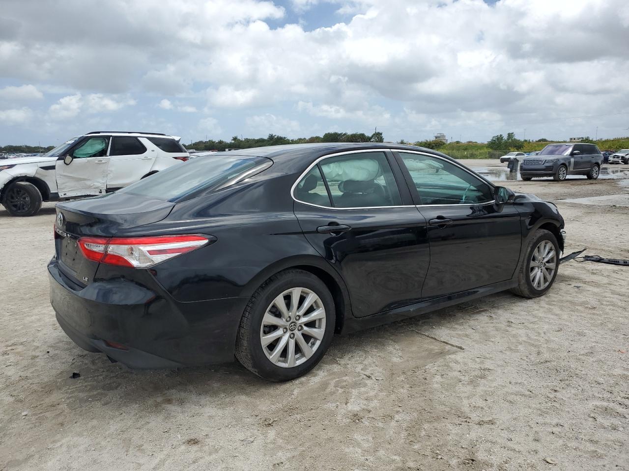 4T1B11HK2JU605435 2018 Toyota Camry L