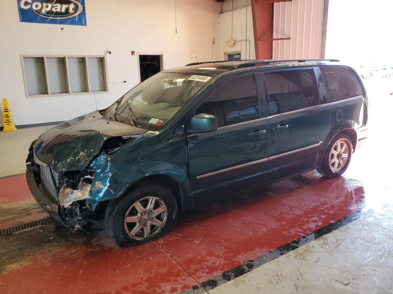 2009 Chrysler Town & Cou 3.8L for Sale in Angola, NY - Front End