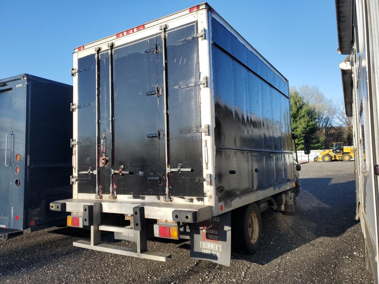 JALE5W168B7301637 2011 Isuzu Nrr