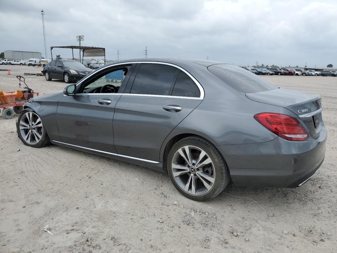 2018 Mercedes-Benz C 300 vin: WDDWF4JB8JR394902