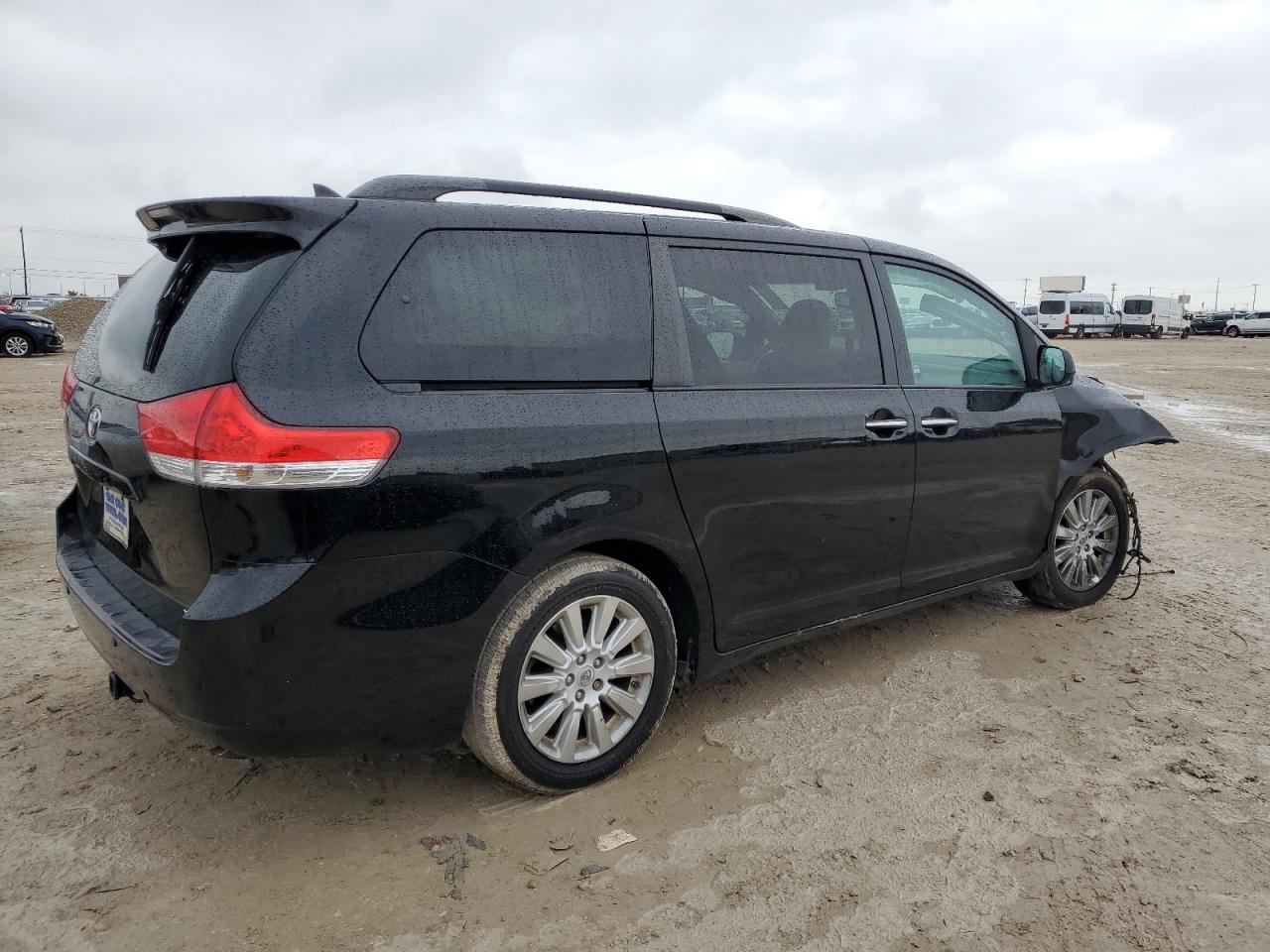 5TDDK3DC8CS032133 2012 Toyota Sienna Xle