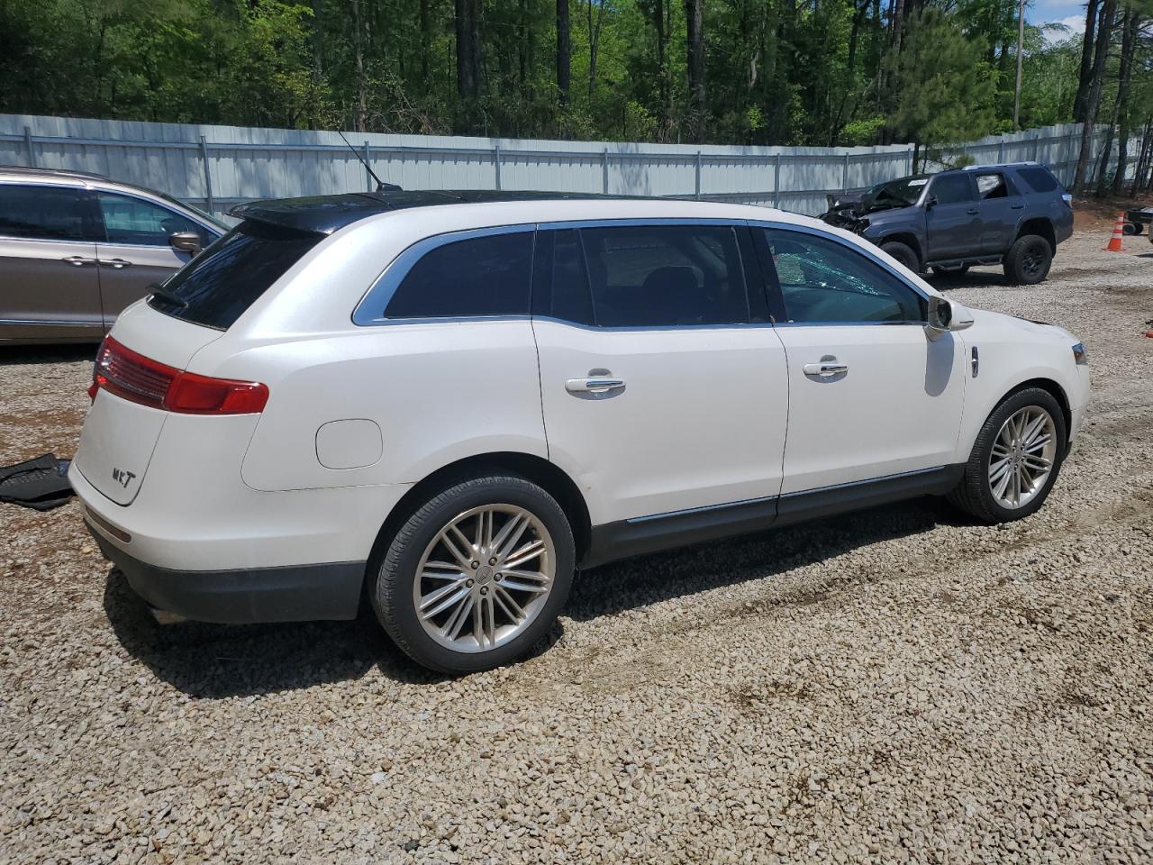 2LMHJ5AT8JBL01122 2018 Lincoln Mkt