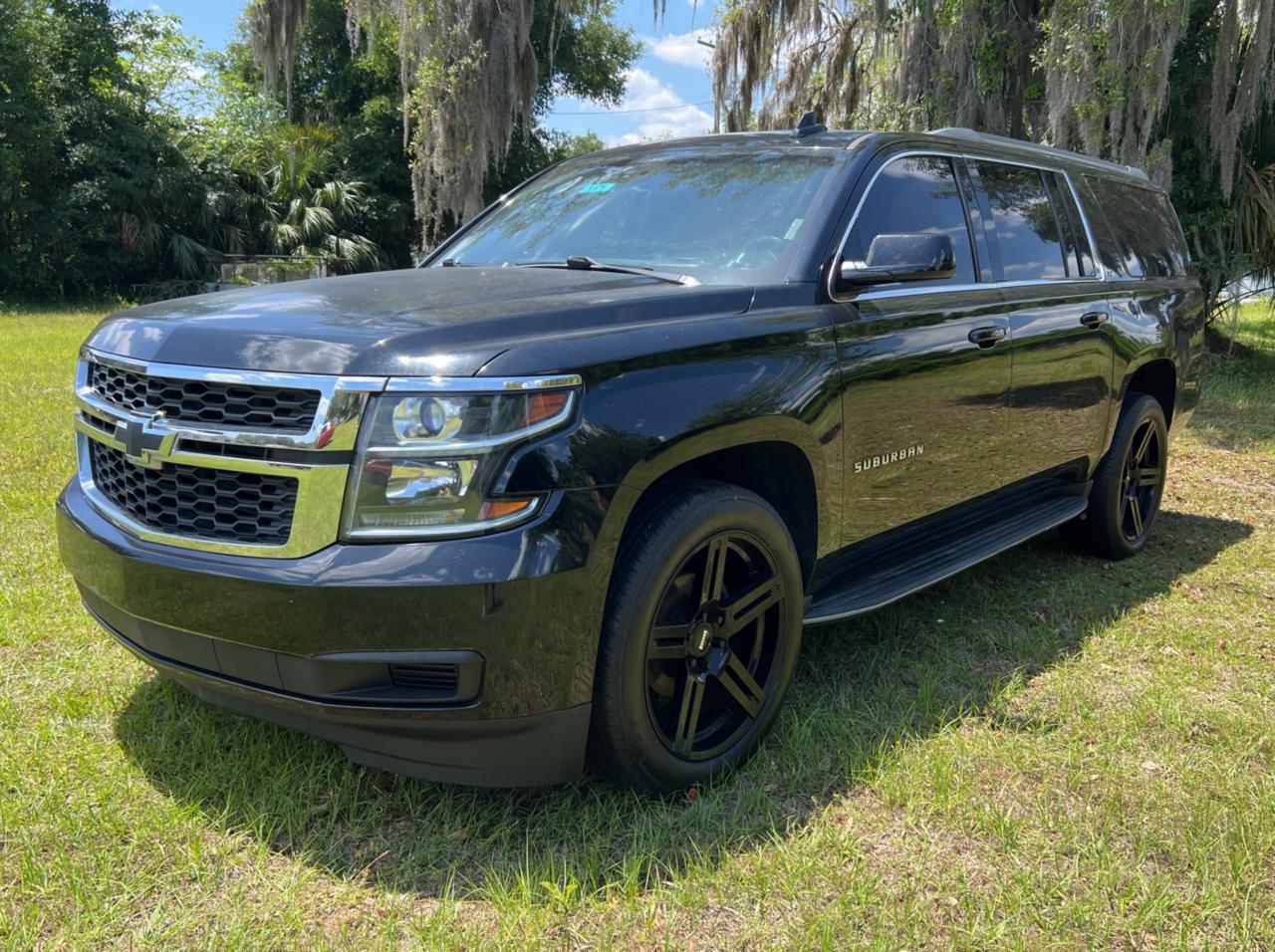 2017 Chevrolet Suburban C1500 Lt vin: 1GNSCHKCXHR232528