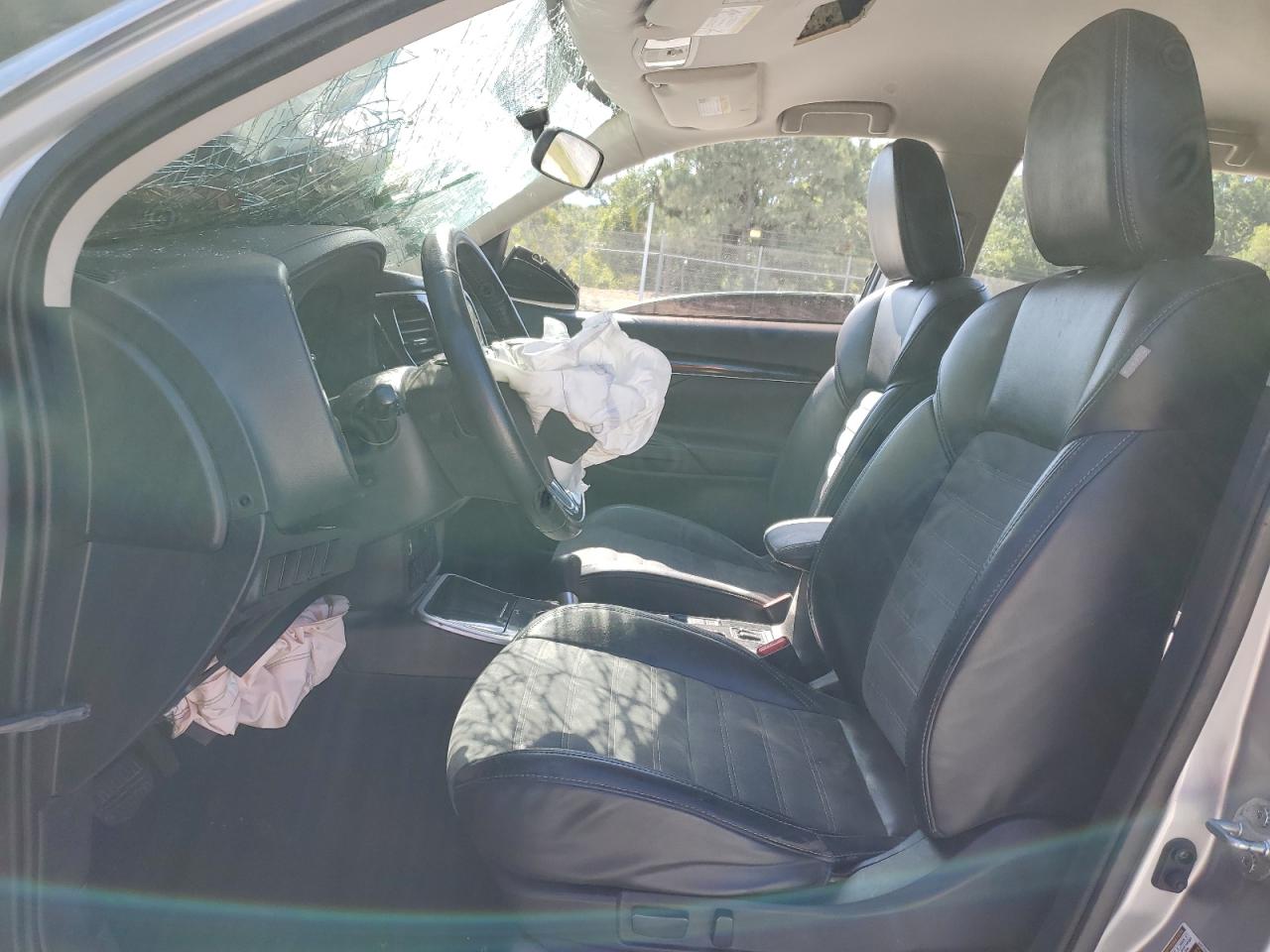 JA4AD3A39KZ035163 2019 Mitsubishi Outlander Se