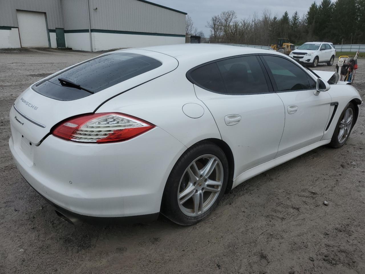 WP0AA2A71BL016668 2011 Porsche Panamera 2