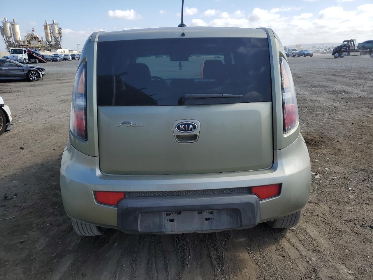 KNDJT2A20B7284814 2011 Kia Soul +