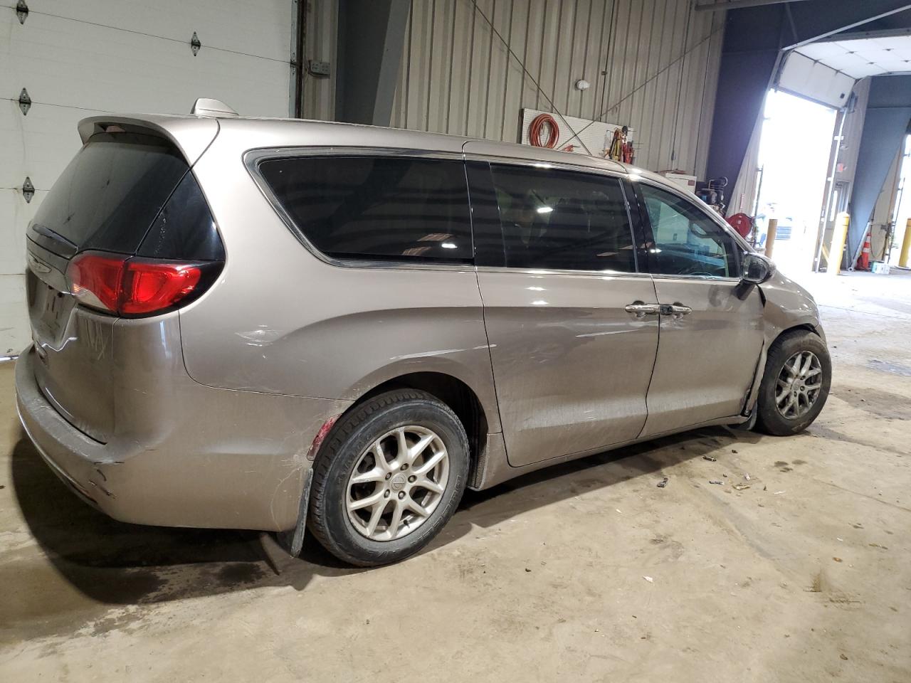 2C4RC1BG2HR770085 2017 Chrysler Pacifica Touring L