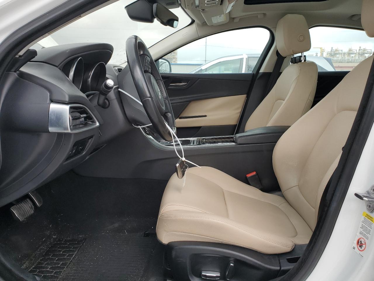 SAJAD4GX1KCP43837 2019 Jaguar Xe Premium