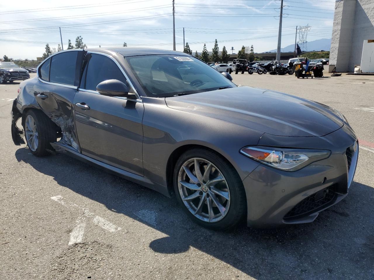 ZARFAECN8H7548526 2017 Alfa Romeo Giulia Ti