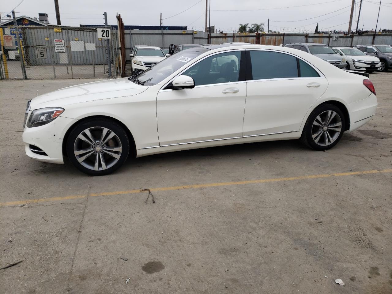 2016 Mercedes-Benz S 550 vin: WDDUG8CB8GA241324