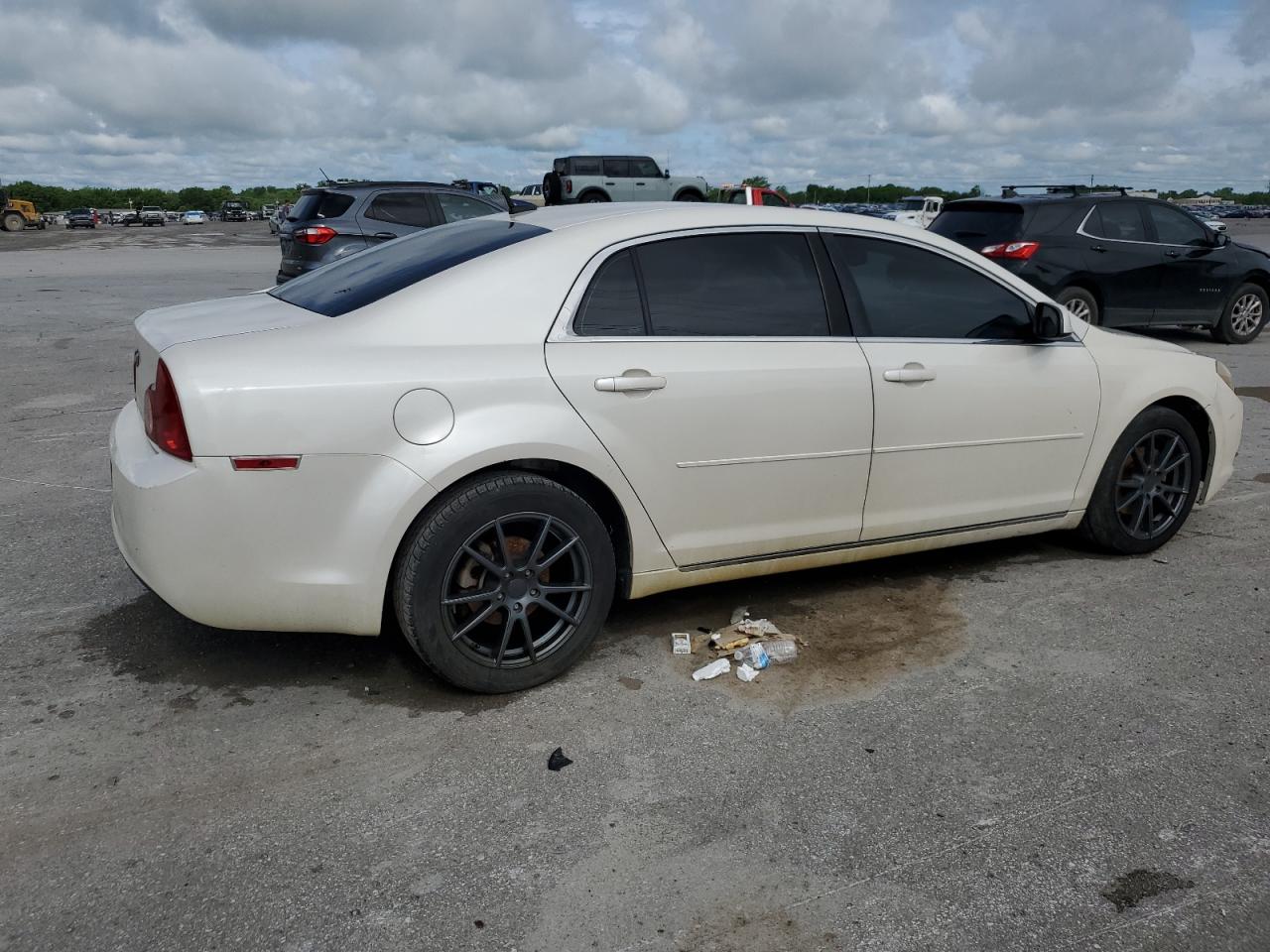 1G1ZD5E18BF221221 2011 Chevrolet Malibu 2Lt