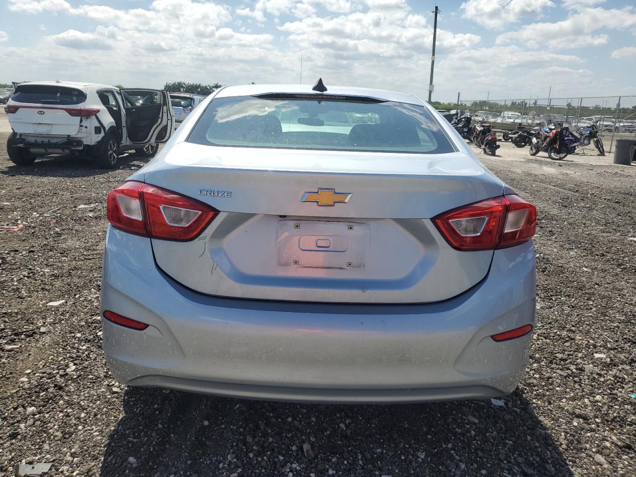 2018 Chevrolet Cruze Ls vin: 1G1BC5SM9J7140045