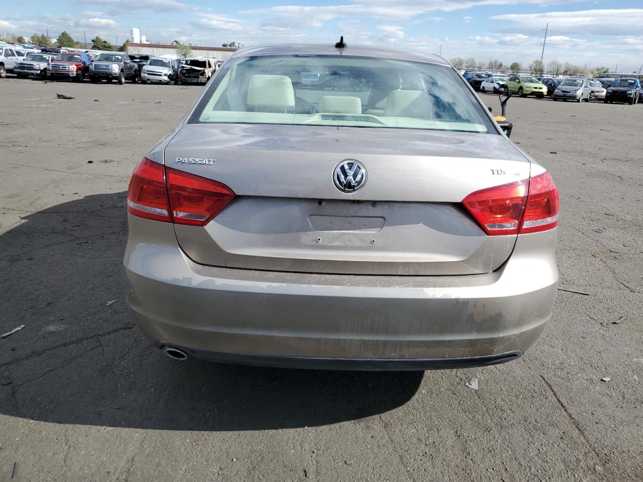 1VWBV7A35FC083778 2015 Volkswagen Passat Se