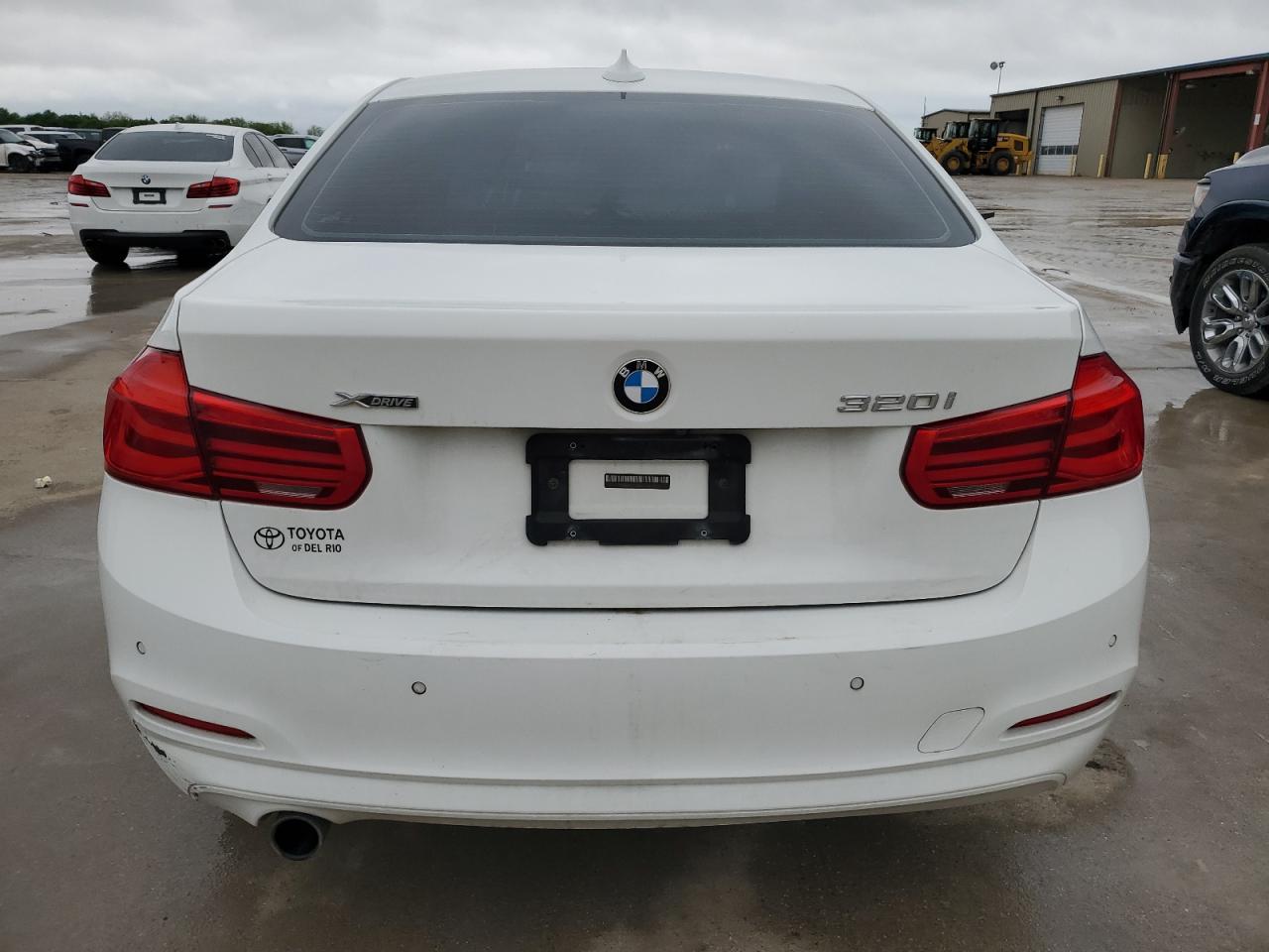 2017 BMW 320 Xi vin: WBA8E5G38HNU44109