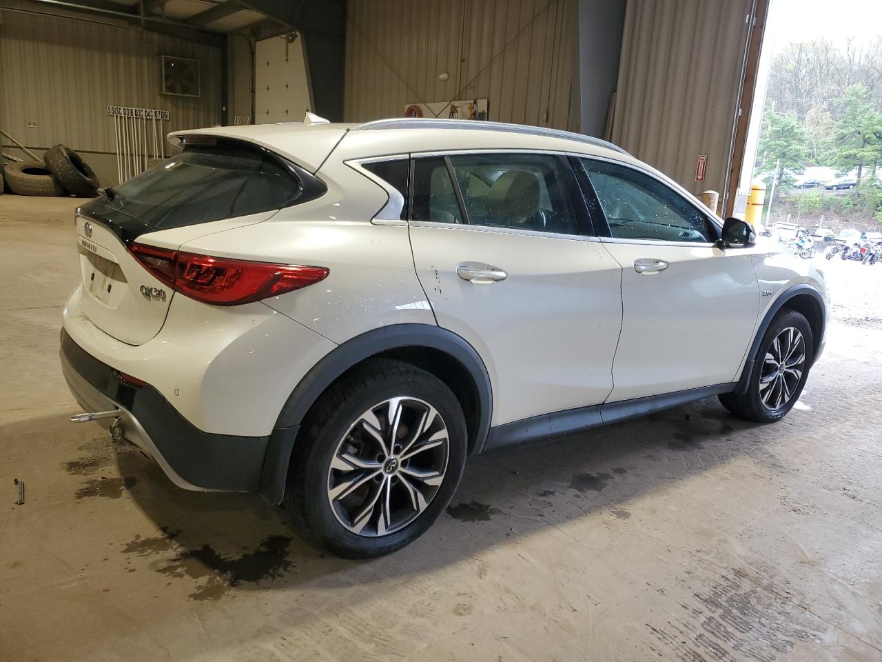 SJKCH5CR2JA050114 2018 Infiniti Qx30 Base