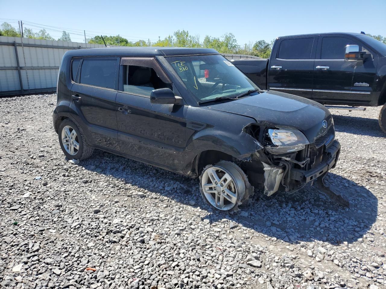 KNDJT2A26B7203475 2011 Kia Soul +