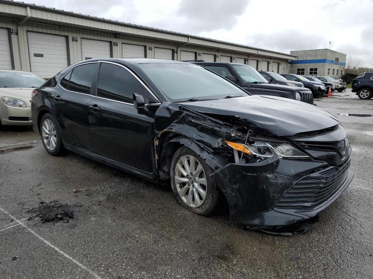 2018 Toyota Camry L vin: 4T1B11HK6JU036136