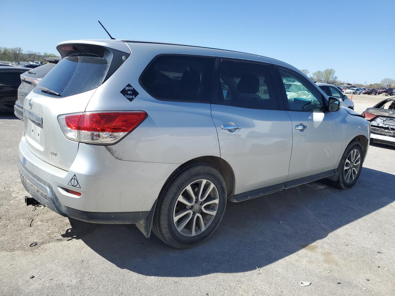 2015 Nissan Pathfinder S vin: 5N1AR2MM1FC640661