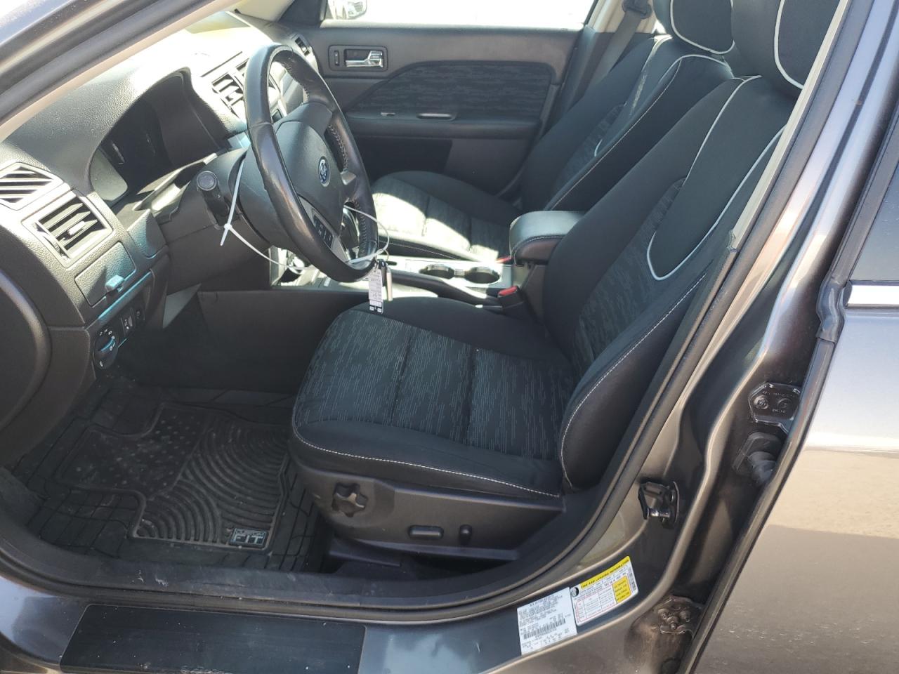 3FAHP0HA0BR201353 2011 Ford Fusion Se