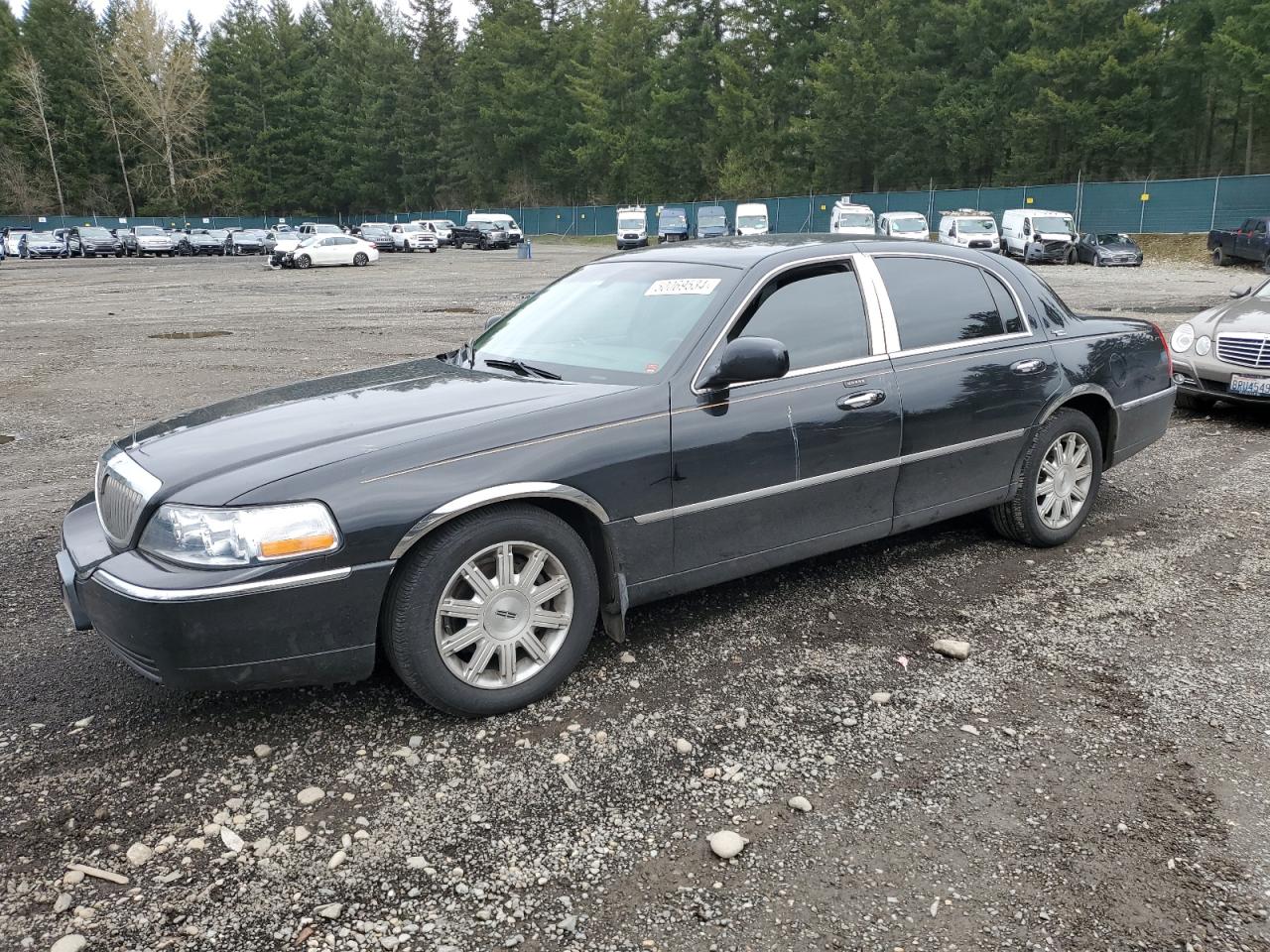 Lot #2453022663 2011 LINCOLN TOWN CAR S