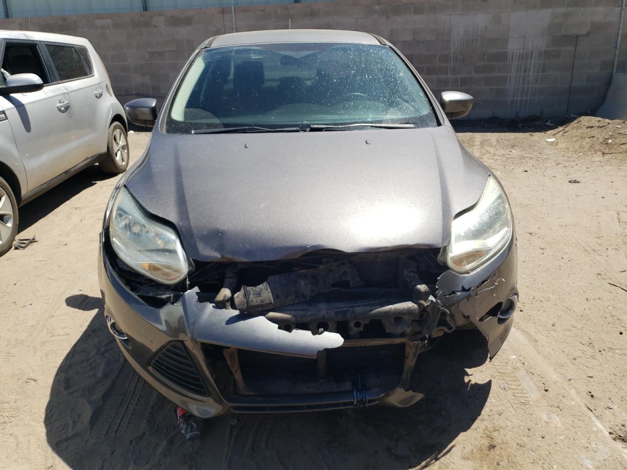 1FAHP3F24CL256983 2012 Ford Focus Se