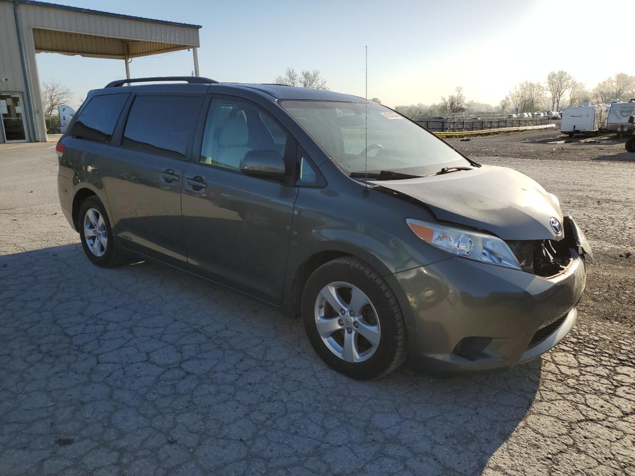 2013 Toyota Sienna Le vin: 5TDKK3DC8DS387117