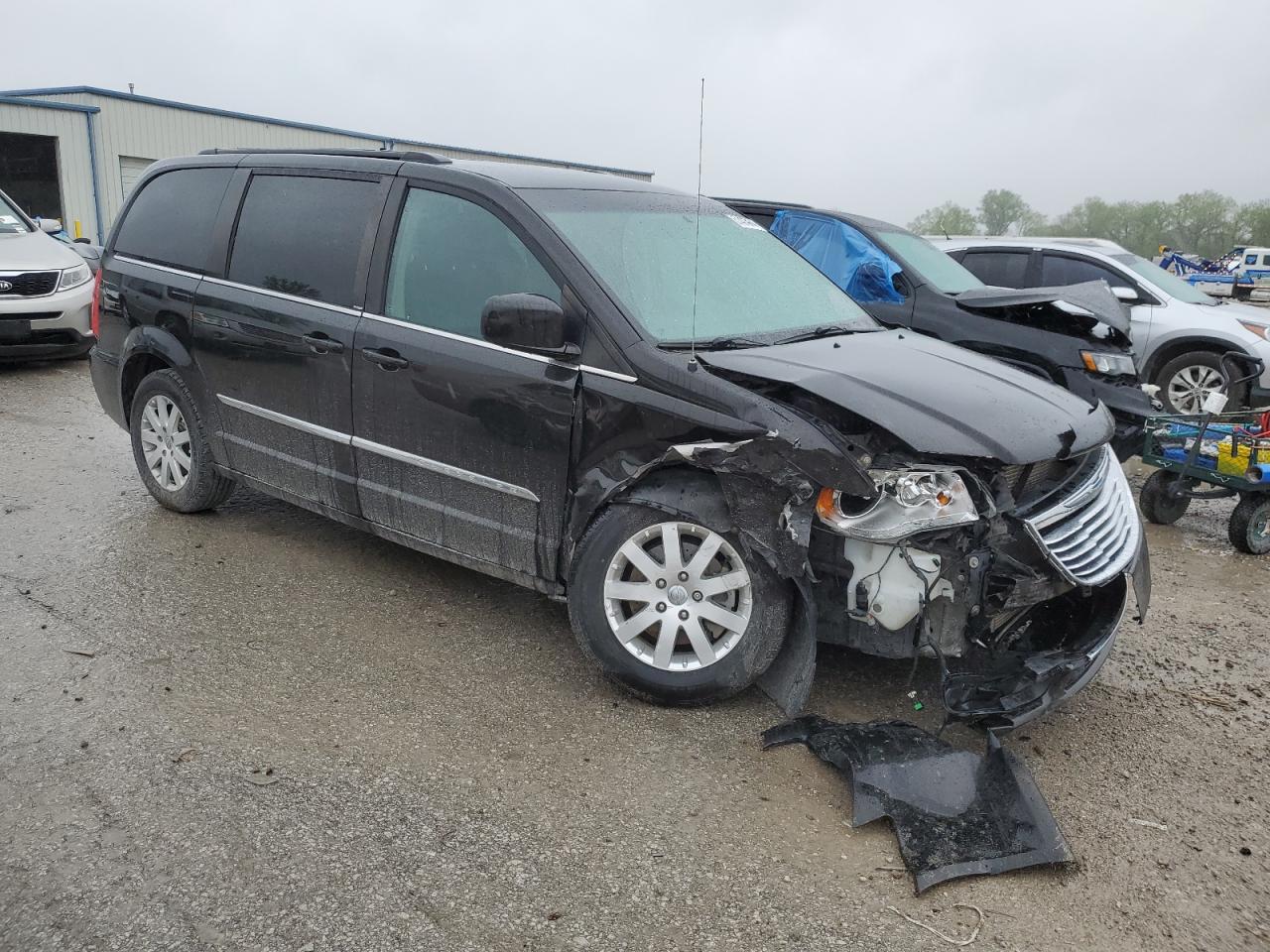 2014 Chrysler Town & Country Touring vin: 2C4RC1BG5ER330017