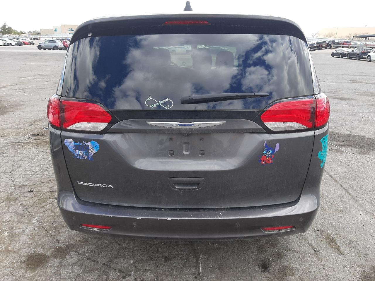 2018 Chrysler Pacifica L vin: 2C4RC1AG9JR355739