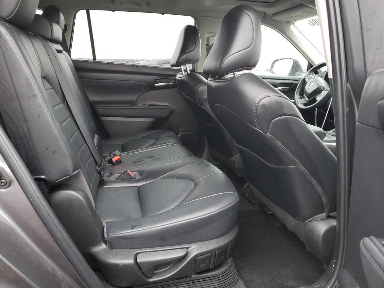 5TDGBRCH9NS560246 2022 Toyota Highlander Hybrid Xle