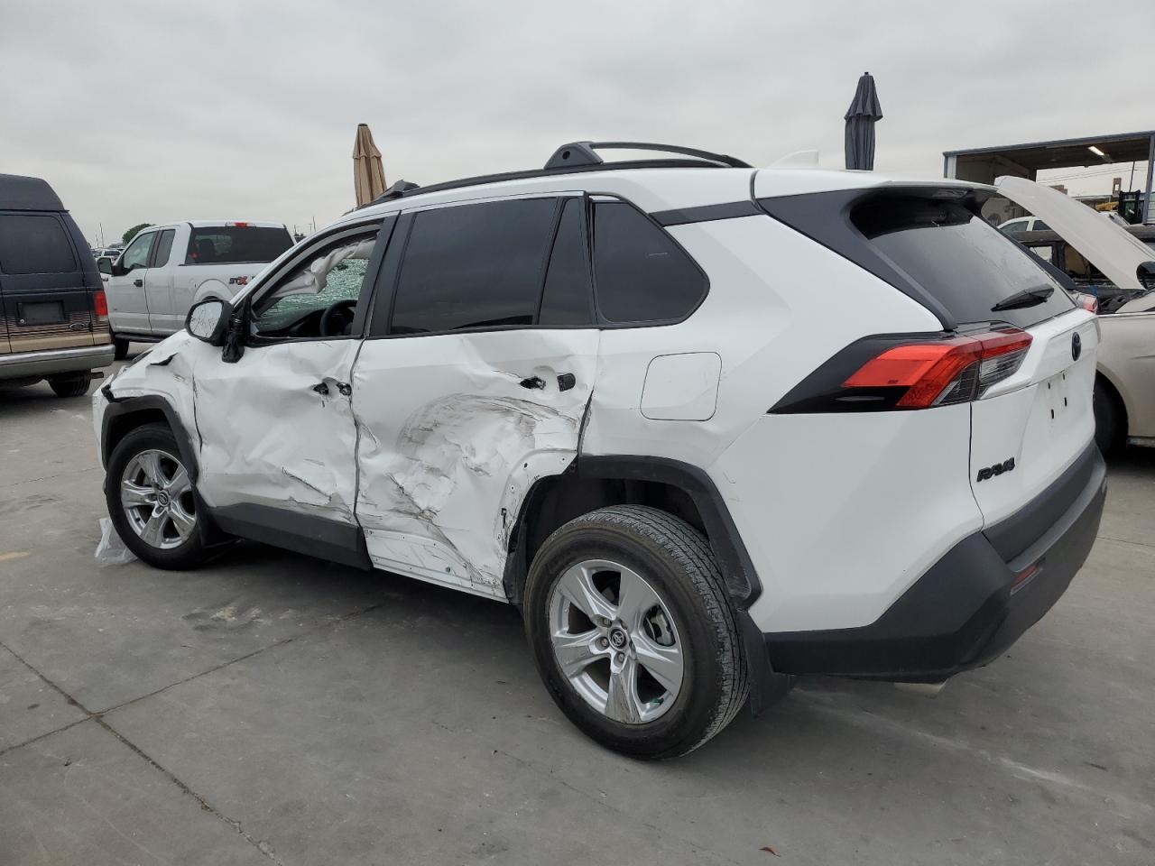 2T3W1RFV9LW098623 2020 Toyota Rav4 Xle