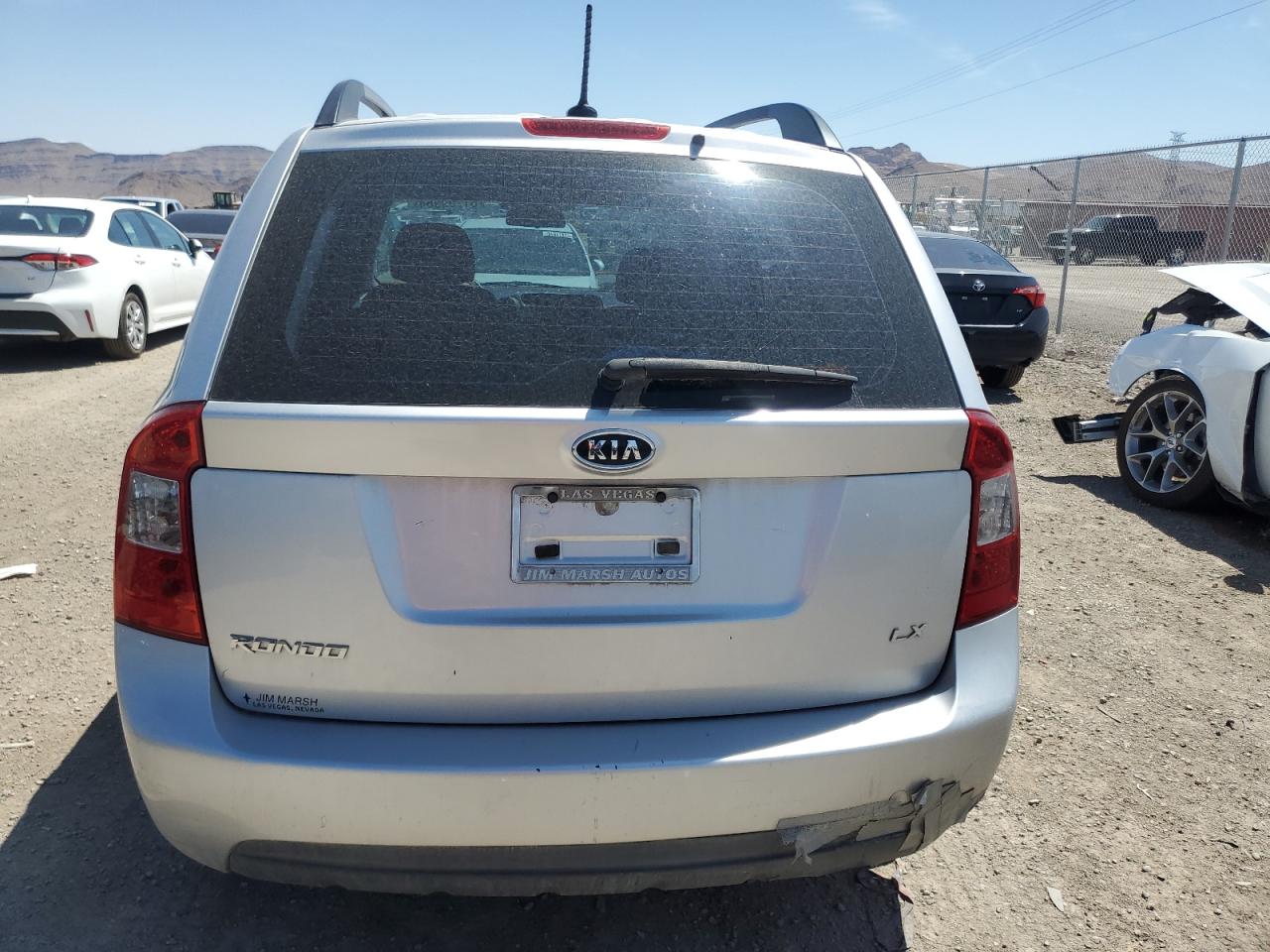 KNAHG8A87A7293905 2010 Kia Rondo Lx