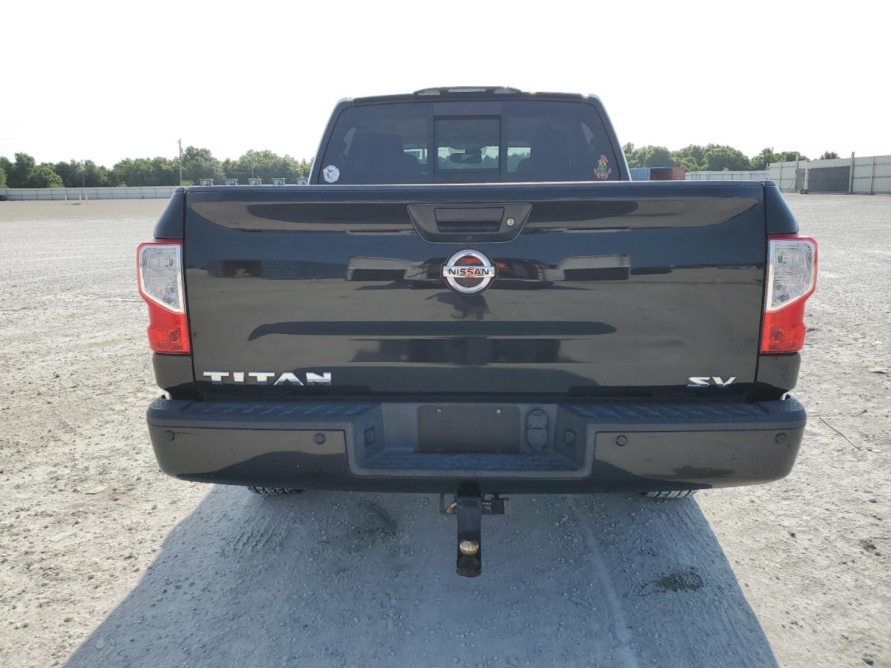 1N6AA1E67JN524042 2018 Nissan Titan Sv