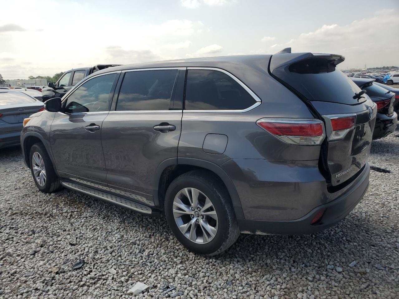 5TDZKRFH4GS185938 2016 Toyota Highlander Le