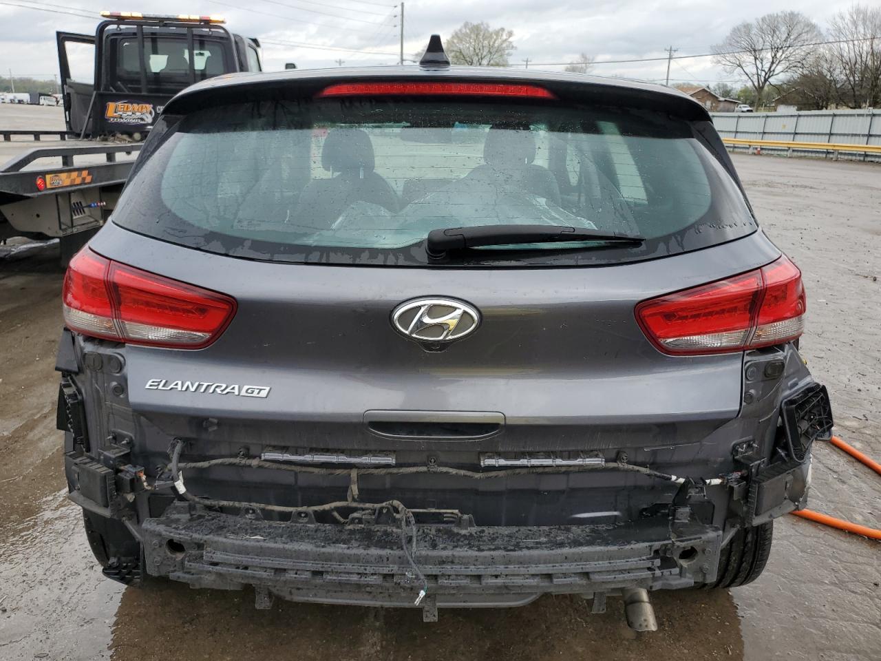 2018 Hyundai Elantra Gt vin: KMHH35LE9JU025273