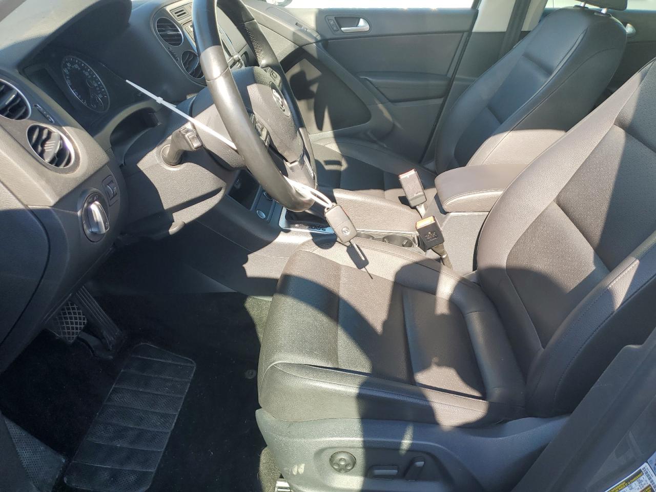 WVGAV7AX5GW576664 2016 Volkswagen Tiguan S