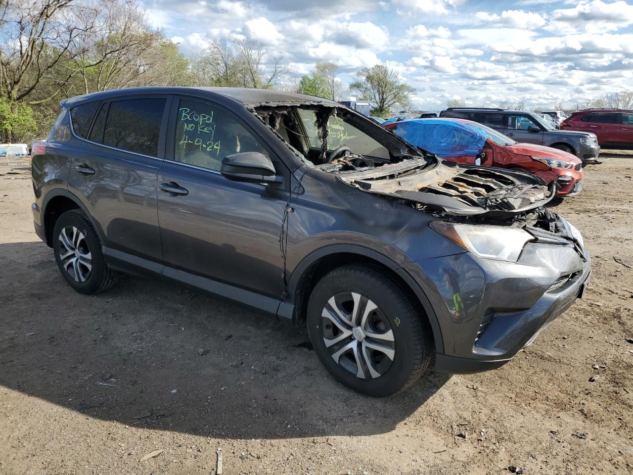 JTMBFREV3JJ225167 2018 Toyota Rav4 Le