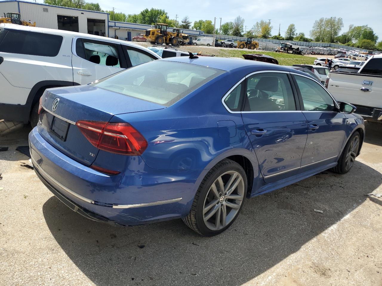 2017 Volkswagen Passat R-Line vin: 1VWDT7A32HC043529