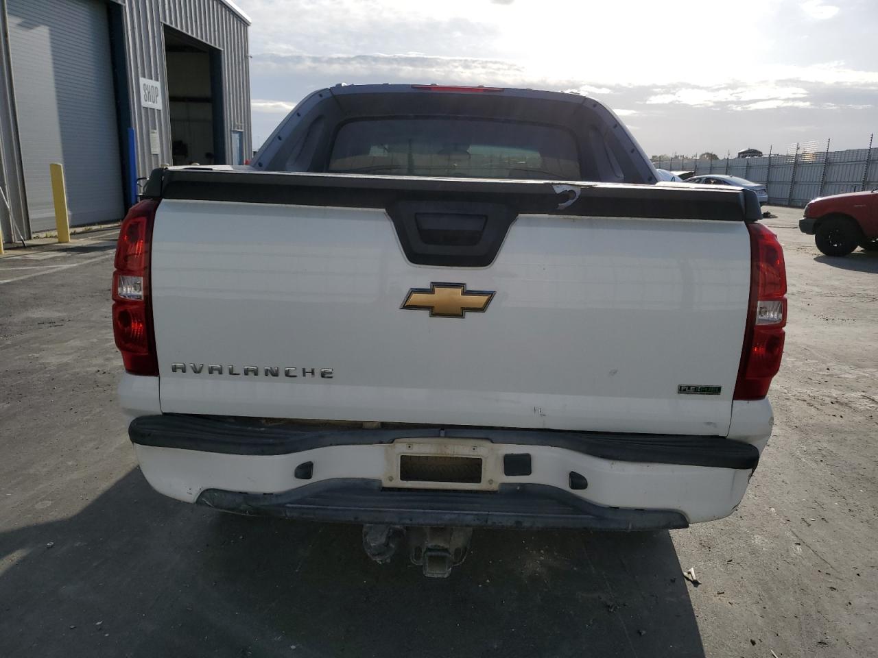 3GNTKEE3XBG120966 2011 Chevrolet Avalanche Ls