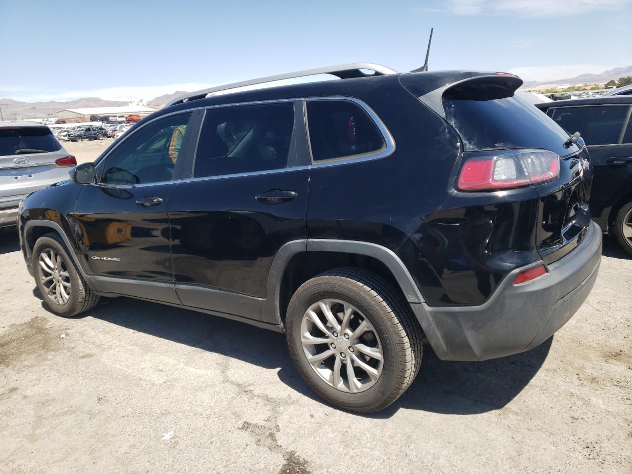 1C4PJLCB0KD160322 2019 Jeep Cherokee Latitude