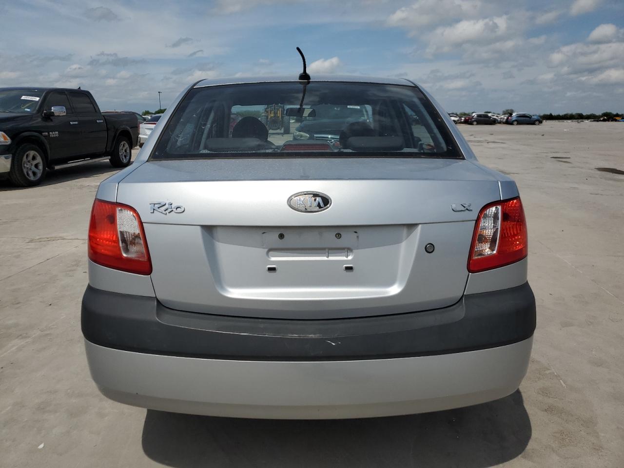 KNADE223296495458 2009 Kia Rio Base