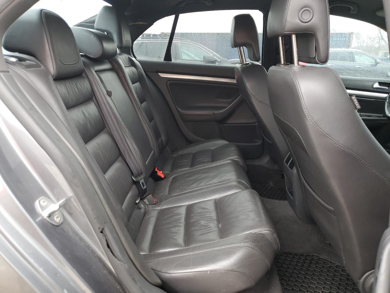 3VWXJ71K96M699345 2006 Volkswagen Jetta Gli Option Package 2