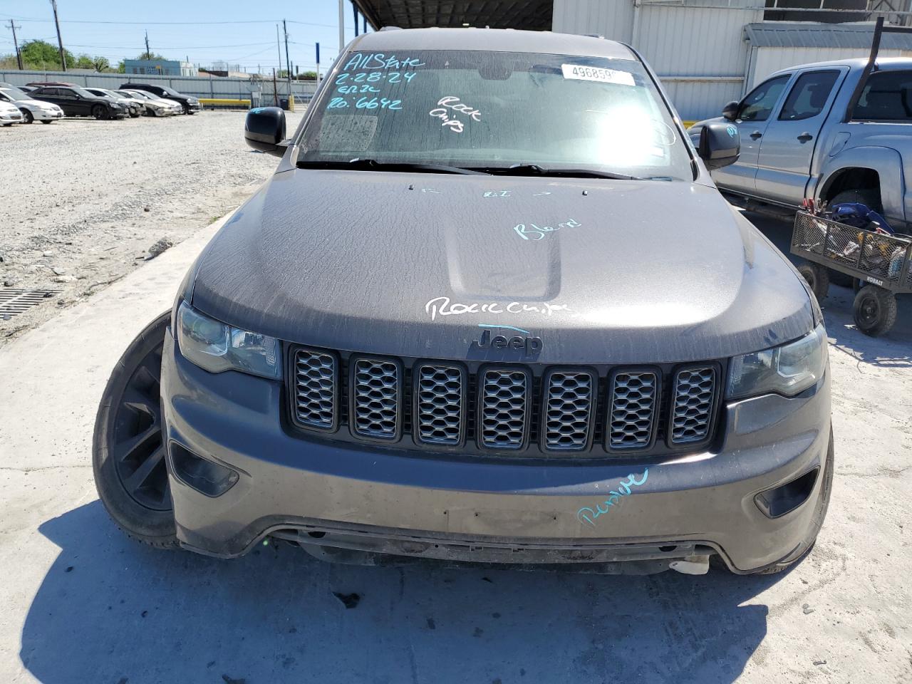 1C4RJFAG9JC449230 2018 Jeep Grand Cherokee Laredo