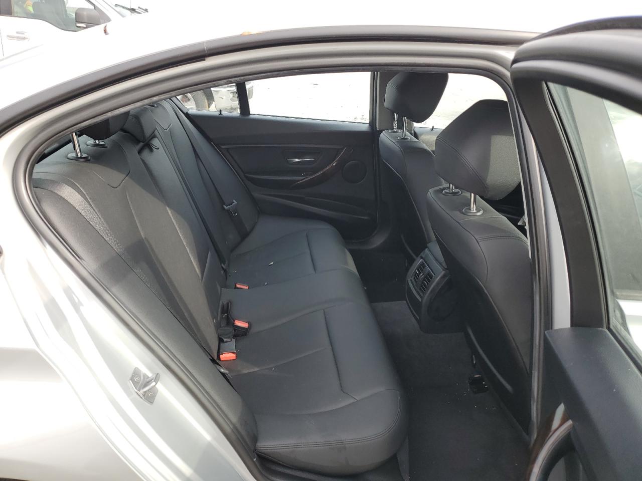 WBA8E1G51HNU14637 2017 BMW 320 I