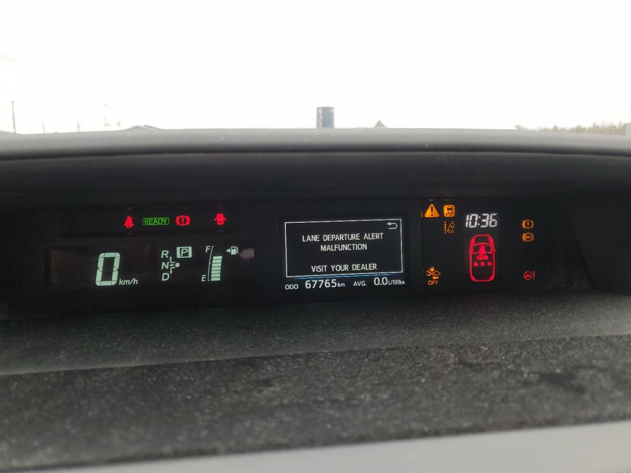 JTDZN3EU8JJ074736 2018 Toyota Prius V