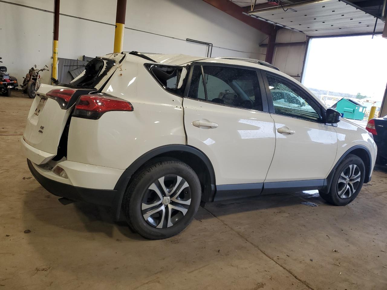 JTMBFREV9JJ725494 2018 Toyota Rav4 Le