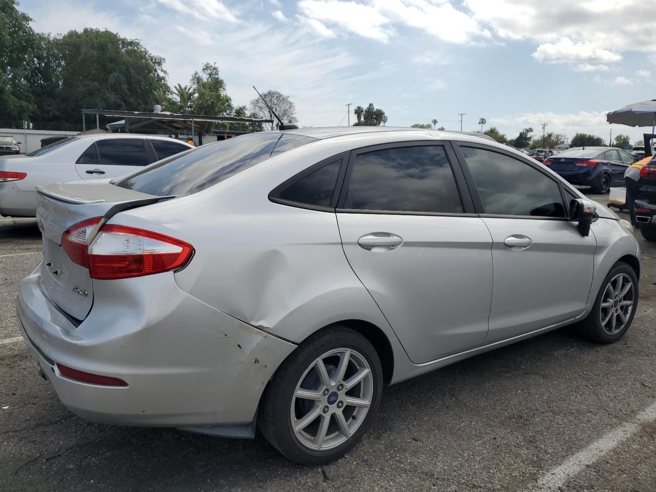 2015 Ford Fiesta Se vin: 3FADP4BJ3FM129677