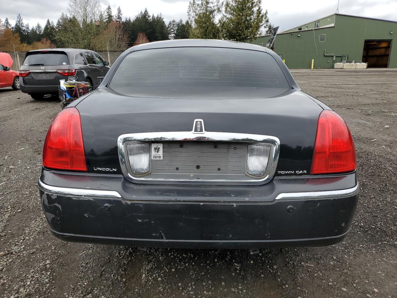 Lot #2453022663 2011 LINCOLN TOWN CAR S
