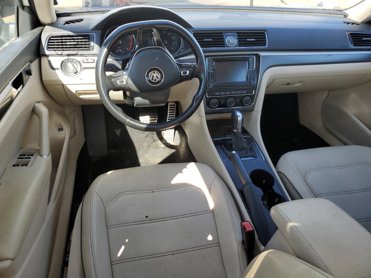 1VWDT7A31HC034109 2017 Volkswagen Passat R-Line