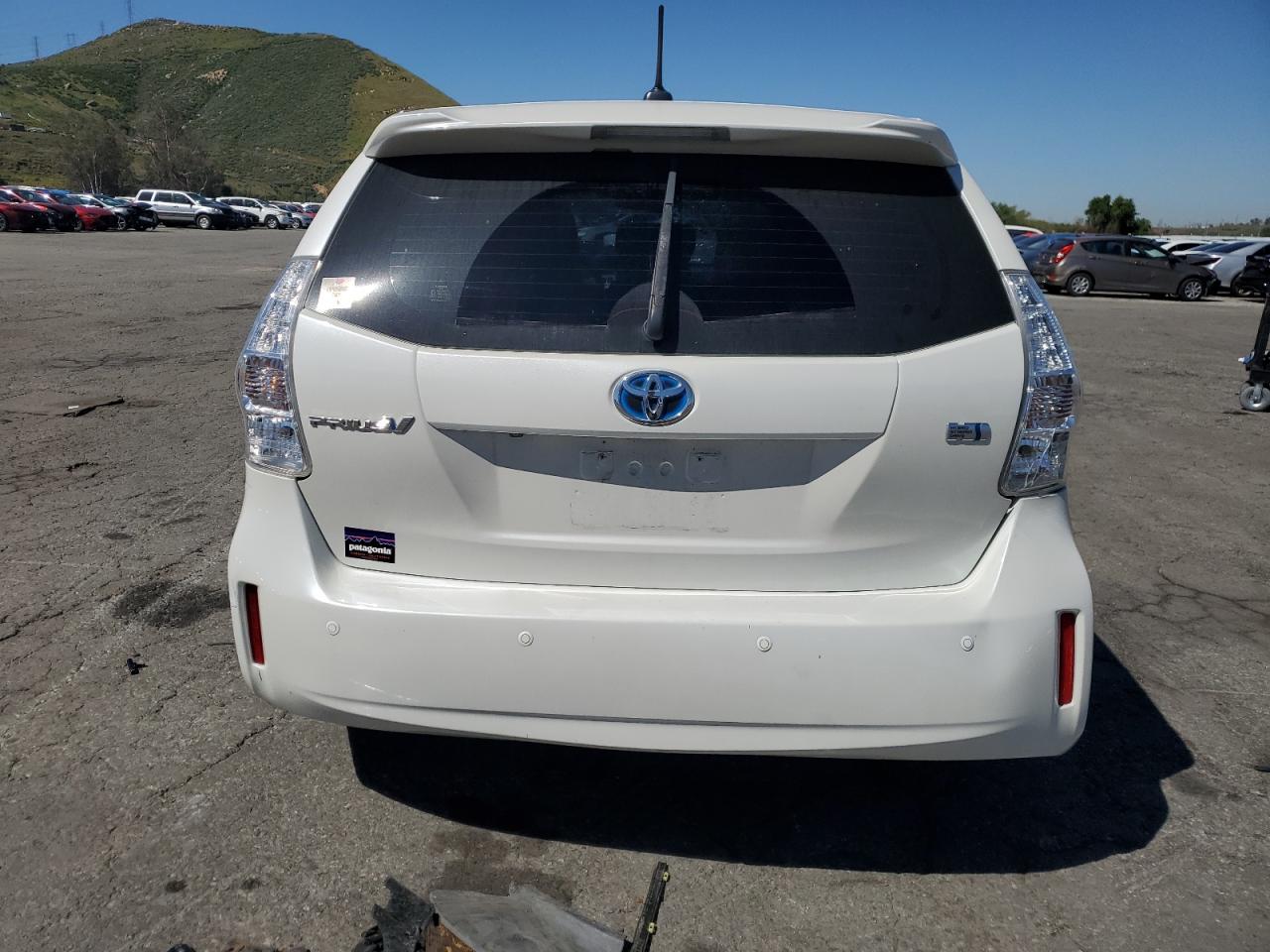 JTDZN3EUXE3358914 2014 Toyota Prius V