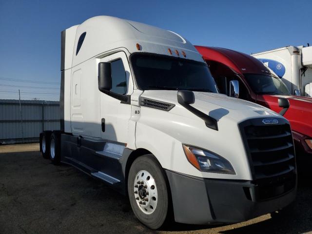 Lot #2452800501 2019 FREIGHTLINER CASCADIA 1 salvage car